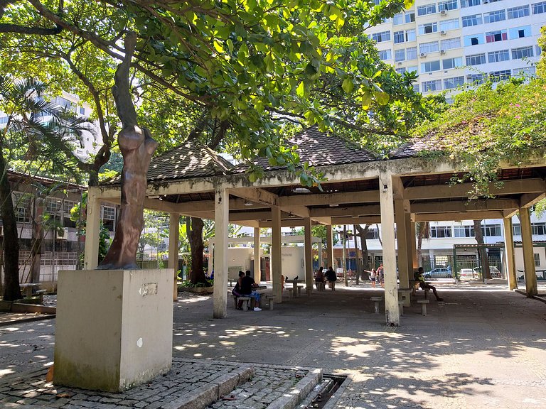 Apartamento de 1 quarto na Av. Nossa Senhora de Copacabana