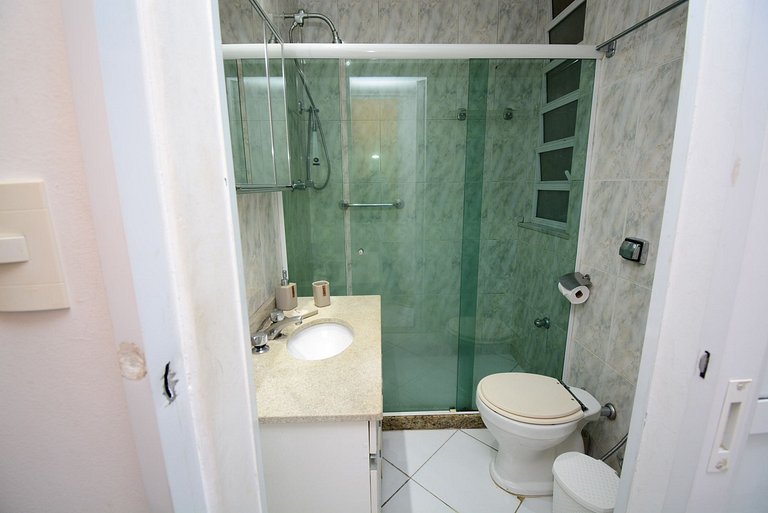 Vacation Apartment in Copacabana: Ocean View and Subway