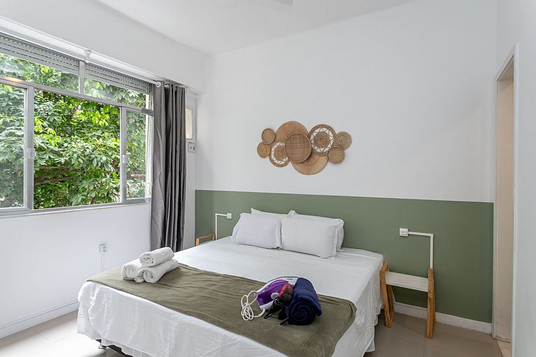 Must Leblon - Pack: 4 Guests, Beach + 1 Ticket