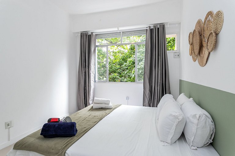 Must Leblon - Pack: 4 Guests, Beach + 1 Ticket