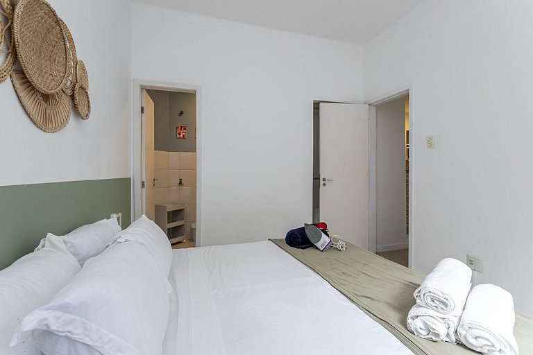 Must Leblon - Pack: 4 Guests, Beach + 1 Ticket