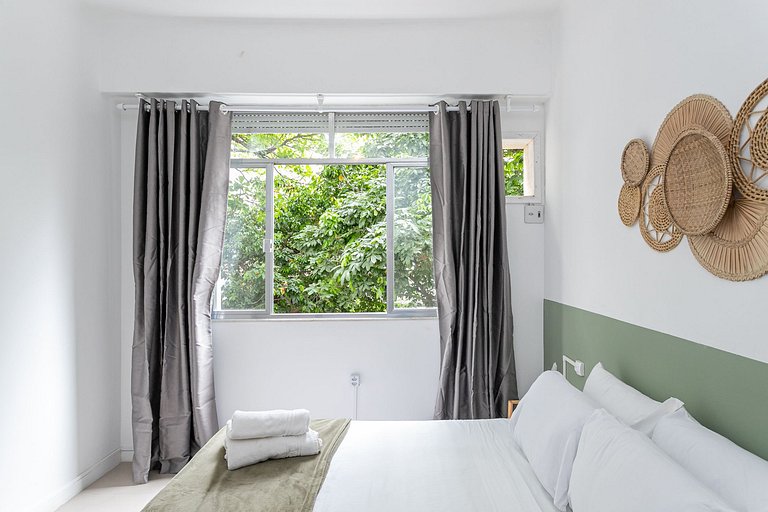 Must Leblon - Pack: 4 Guests, Beach + 1 Ticket