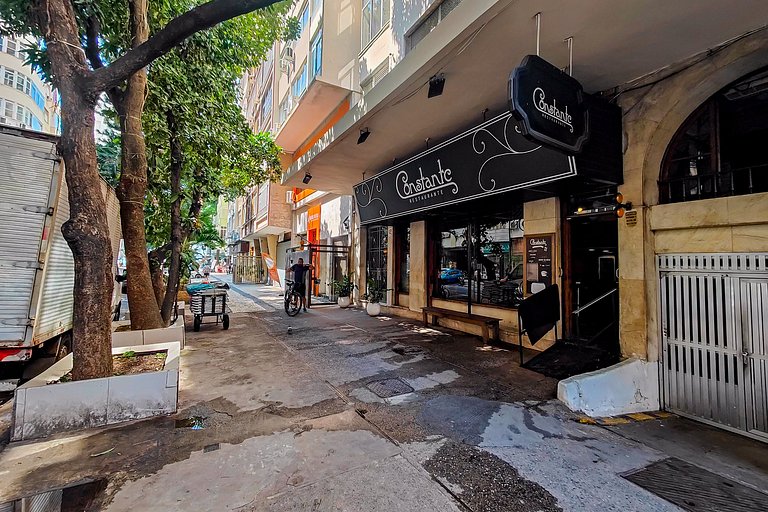 Copacabana, comfort and beachside for 5