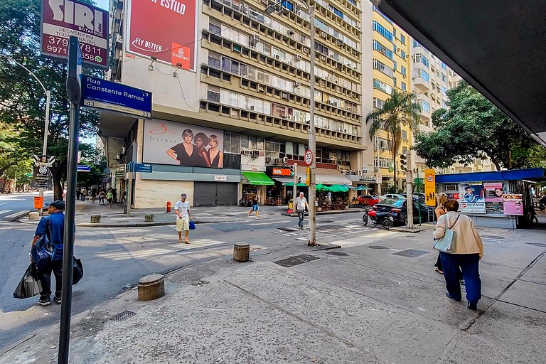 Copacabana, conforto e praia para até 5 pessoas