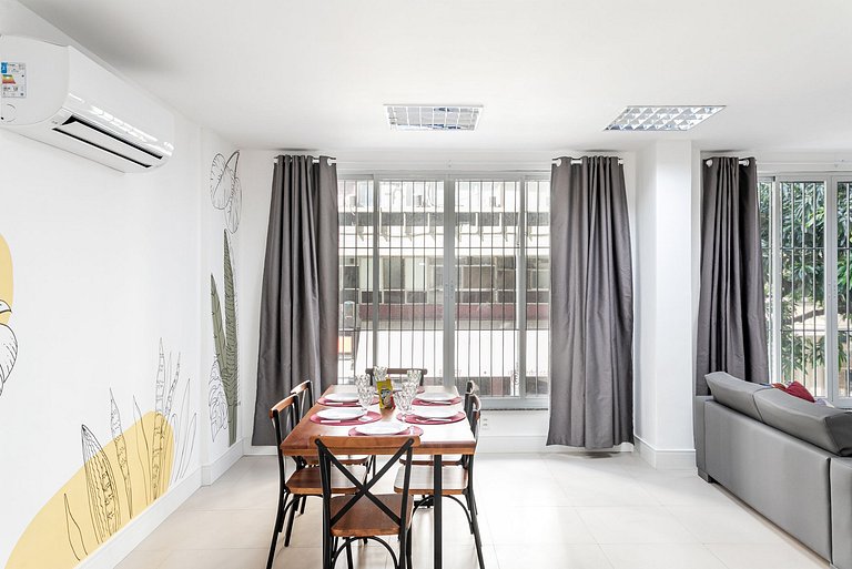 Copacabana, comfort and beachside for 5