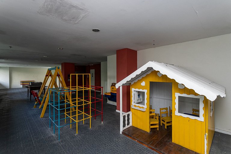 Seasonal Apt at Urca, Pool and Garage