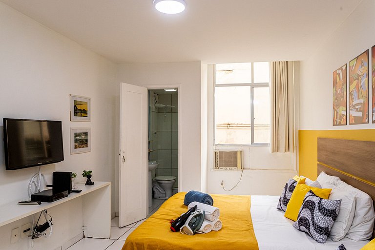 Copacabana: Pet-Friendly, Beach, 3 Guests