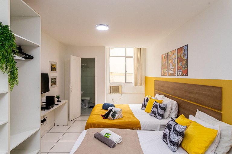 Copacabana: Pet-Friendly, Beach, 3 Guests
