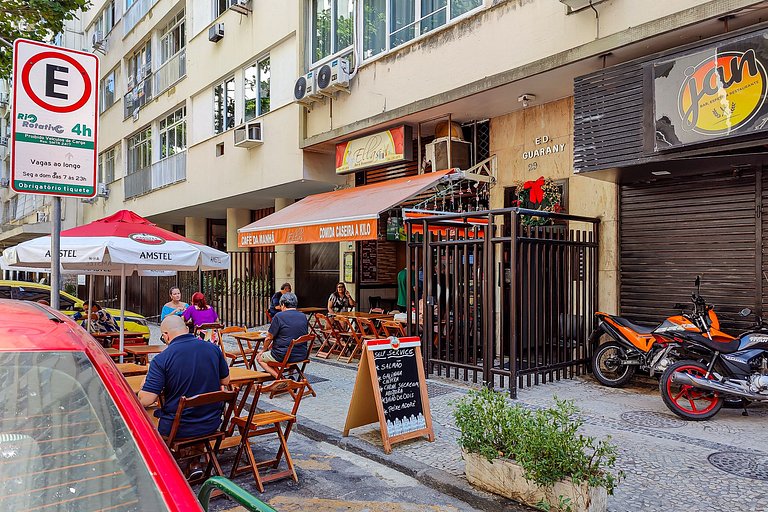 Copacabana: Cozy Stay Near Metro | Sleeps 4