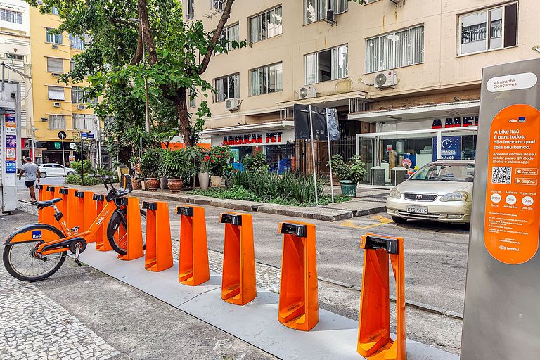 Copacabana: Pet-Friendly, Close to Subway