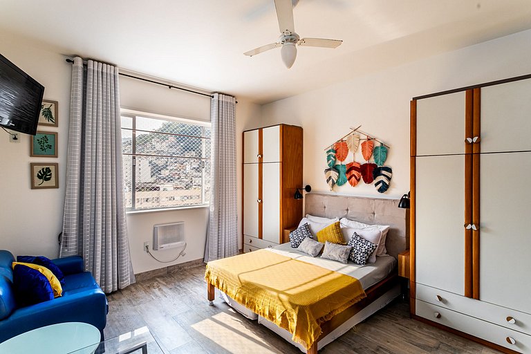 Copacabana: Cozy Stay Near Metro | Sleeps 4