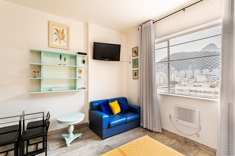 Copacabana: Cozy Stay Near Metro | Sleeps 4