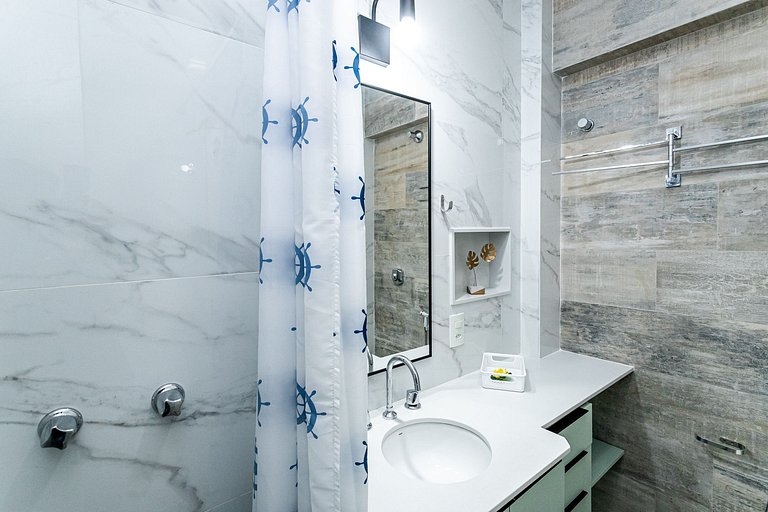 Copacabana: Pet-Friendly, Close to Subway