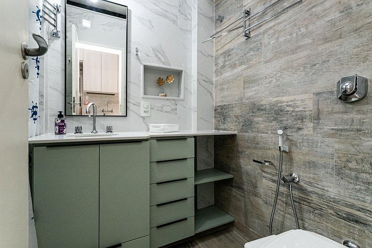 Copacabana: Cozy Stay Near Metro | Sleeps 4