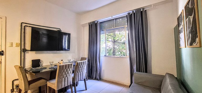 Must Leblon - Pack: 4 Guests, Beach + 1 Ticket