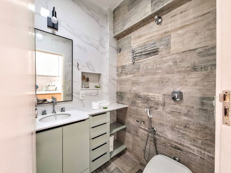 Copacabana: Pet-Friendly, Close to Subway