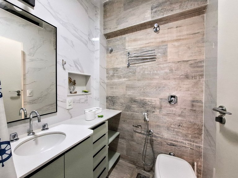 Copacabana: Cozy Stay Near Metro | Sleeps 4