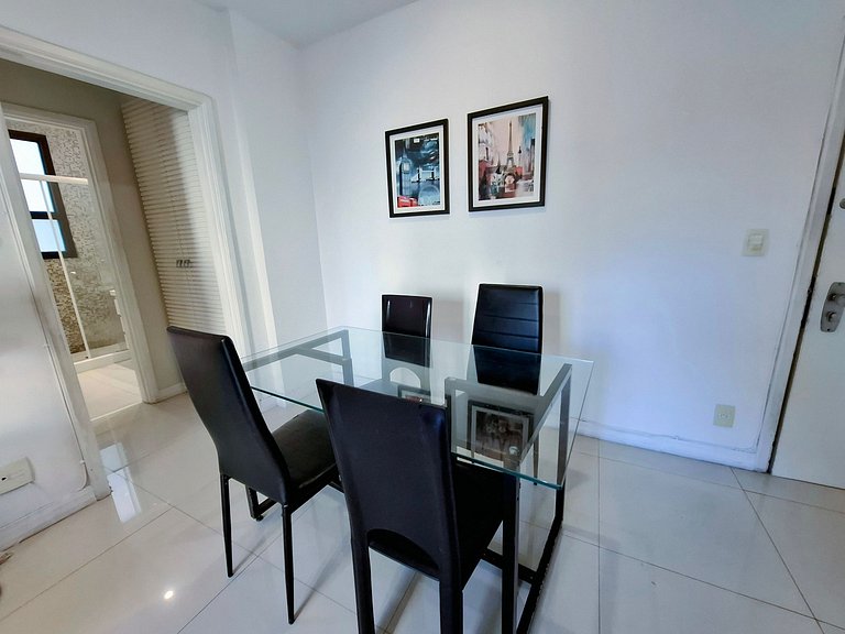 Must Copacabana: 4 Hospedes, Praia + 1 Transfer