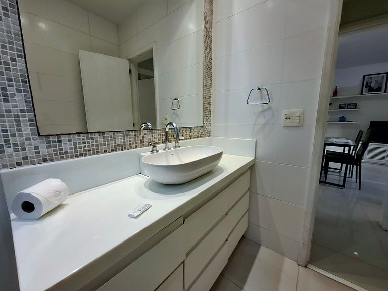 Must Copacabana: 4 Hospedes, Praia + 1 Transfer