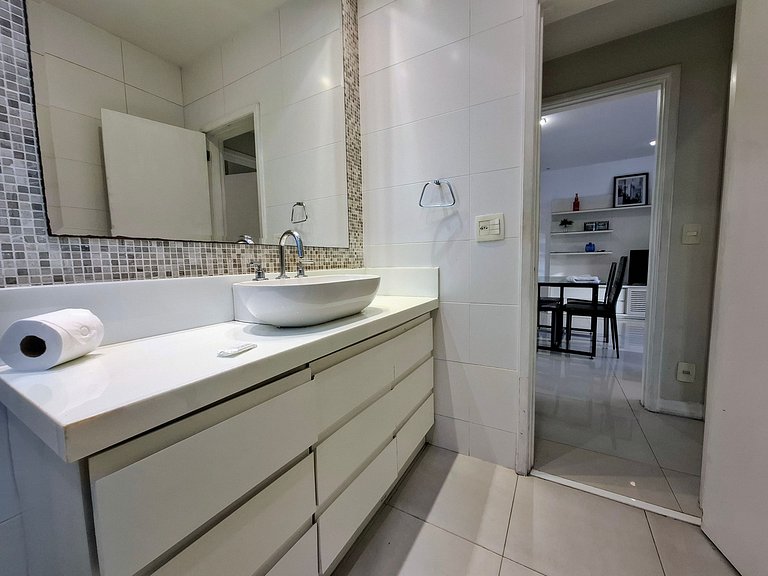 Must Copacabana: 4 Hospedes, Praia + 1 Transfer