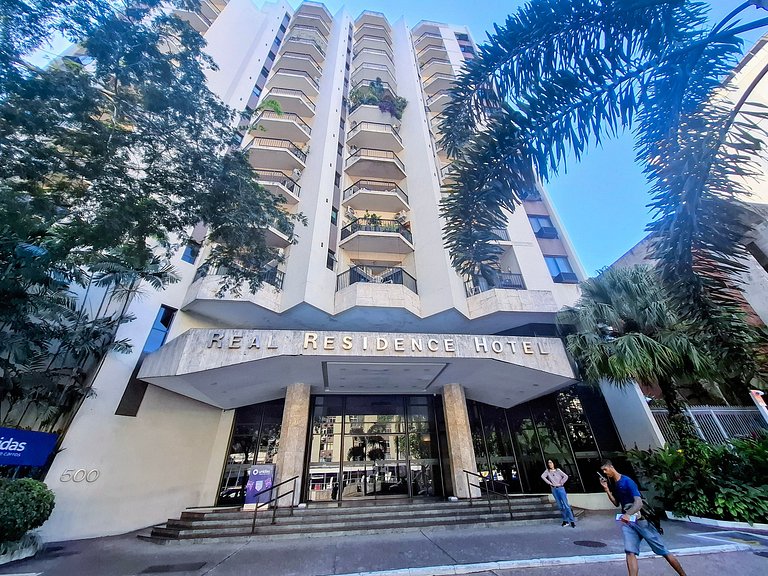 Copacabana Buzz! 4 Guests, Beach + 1 Transfer