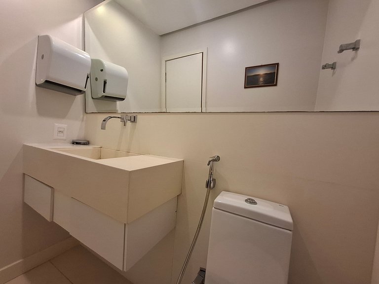 Copacabana Buzz! 4 Guests, Beach + 1 Transfer