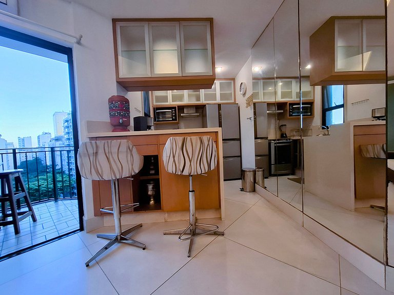 Copacabana Buzz! 4 Guests, Beach + 1 Transfer