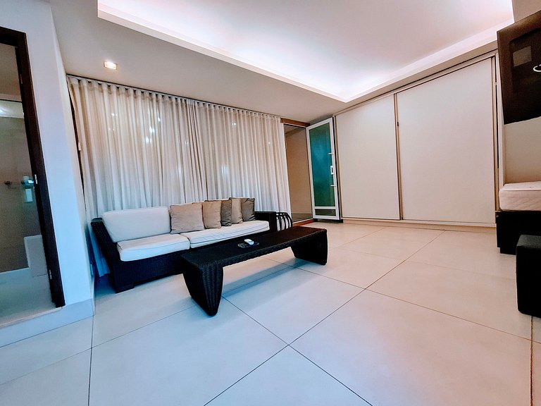 Copacabana Buzz! 4 Guests, Beach + 1 Transfer