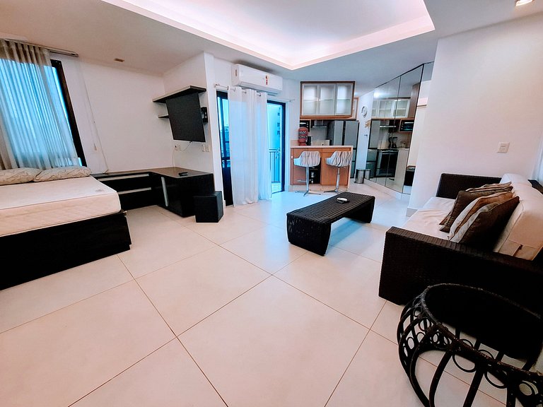 Copacabana Buzz! 4 Guests, Beach + 1 Transfer