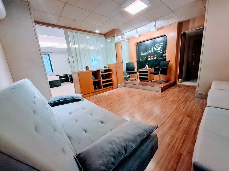 Copacabana Buzz! 4 Guests, Beach + 1 Transfer