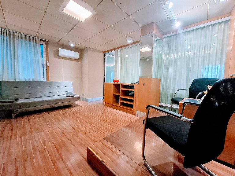 Copacabana Buzz! 4 Guests, Beach + 1 Transfer