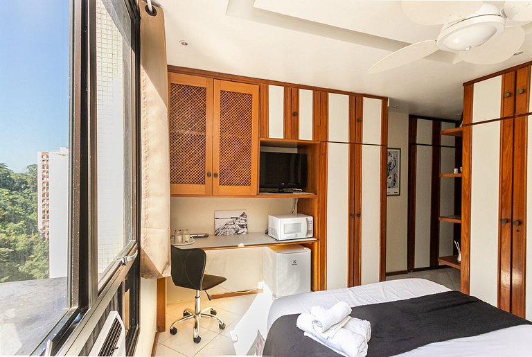 Humm Copacabana! 2 Guests, Beach + 1 Transfer