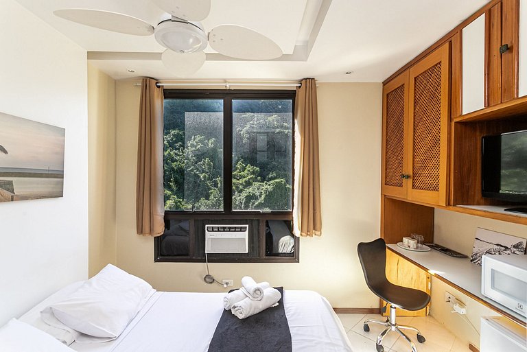 Humm Copacabana! 2 Guests, Beach + 1 Transfer