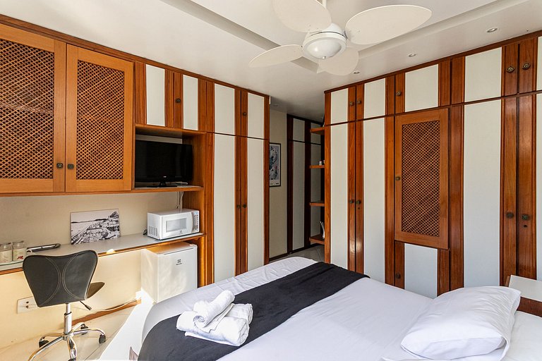 Humm Copacabana! 2 Guests, Beach + 1 Transfer
