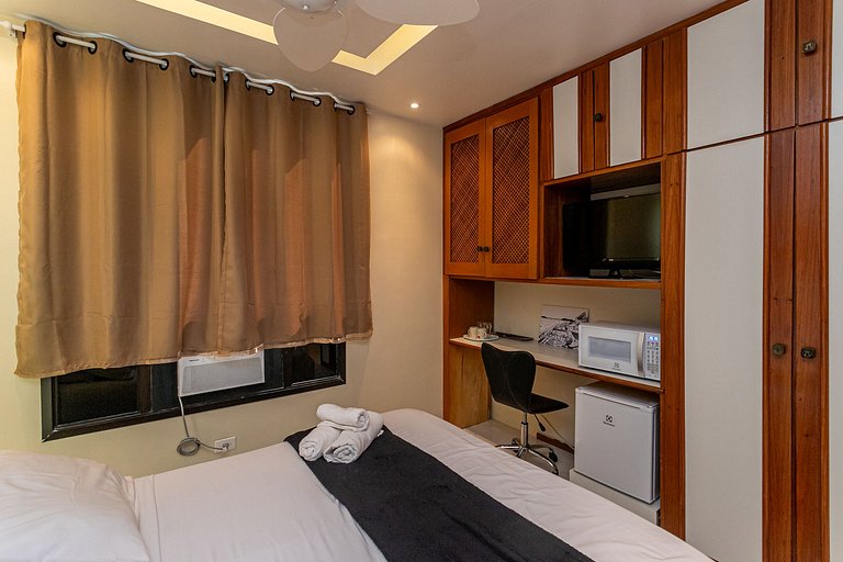 Humm Copacabana! 2 Guests, Beach + 1 Transfer