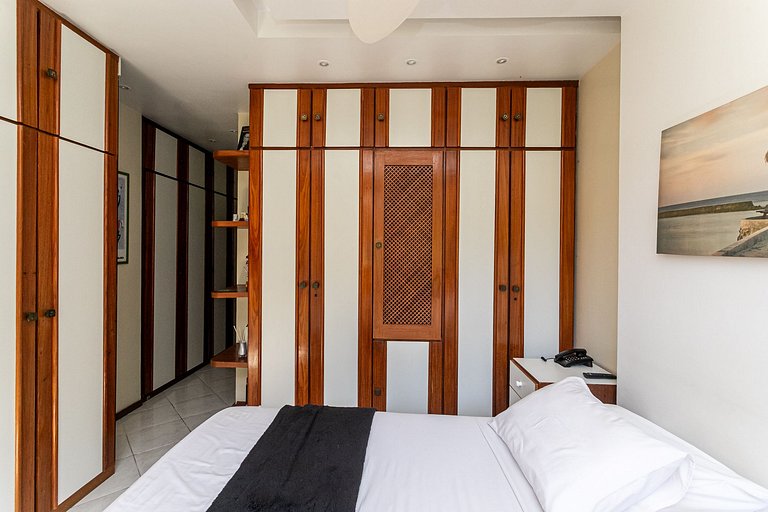 Humm Copacabana! 2 Guests, Beach + 1 Transfer