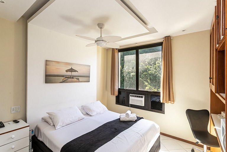 Humm Copacabana! 2 Guests, Beach + 1 Transfer