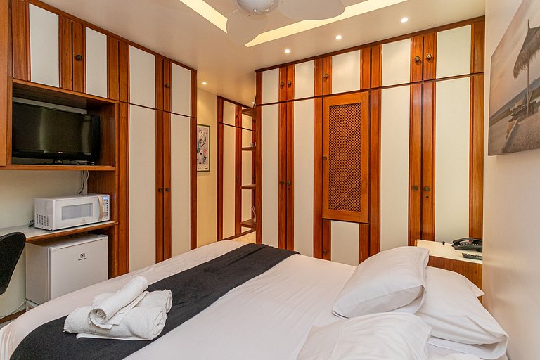 Humm Copacabana! 2 Guests, Beach + 1 Transfer