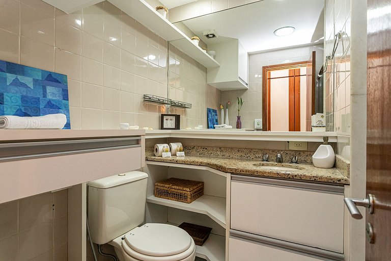 Humm Copacabana! 2 Guests, Beach + 1 Transfer