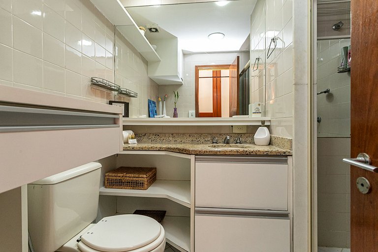 Humm Copacabana! 2 Guests, Beach + 1 Transfer