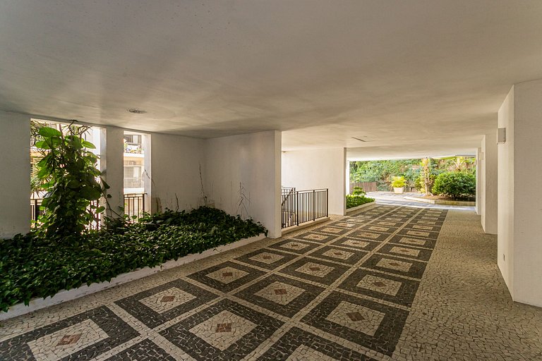 Humm Copacabana! 2 Guests, Beach + 1 Transfer