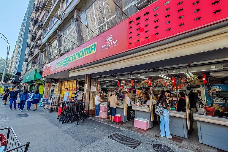 Humm Copacabana! 2 Guests, Beach + 1 Transfer