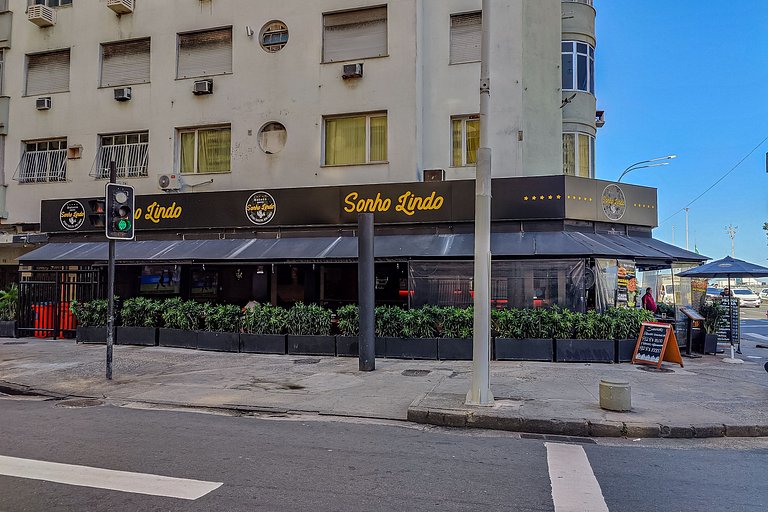 Plaza Copacabana: 3 Guests, Beach + 1 Transfer