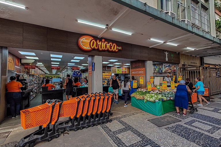 Plaza Copacabana: 3 Guests, Beach + 1 Transfer