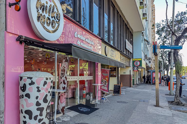 Plaza Copacabana: 3 Guests, Beach + 1 Transfer