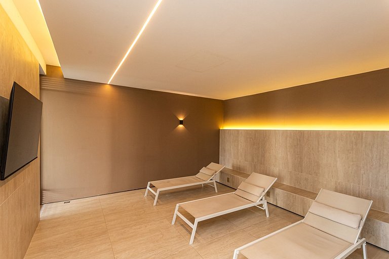 Plaza Copacabana: 3 Guests, Beach + 1 Transfer