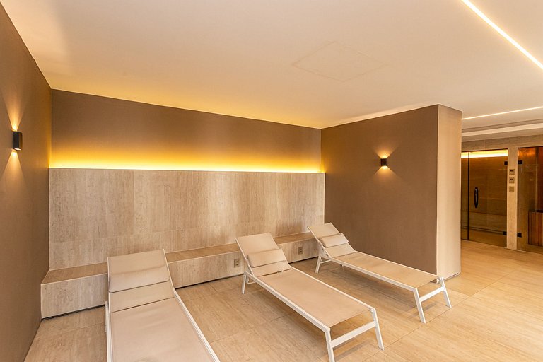 Plaza Copacabana: 3 Guests, Beach + 1 Transfer
