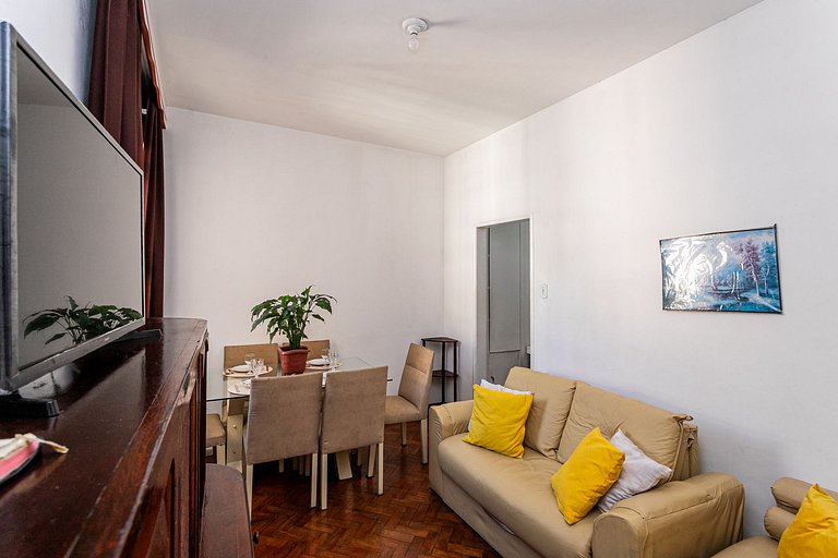 Classic Copacabana! Beach and Comfort