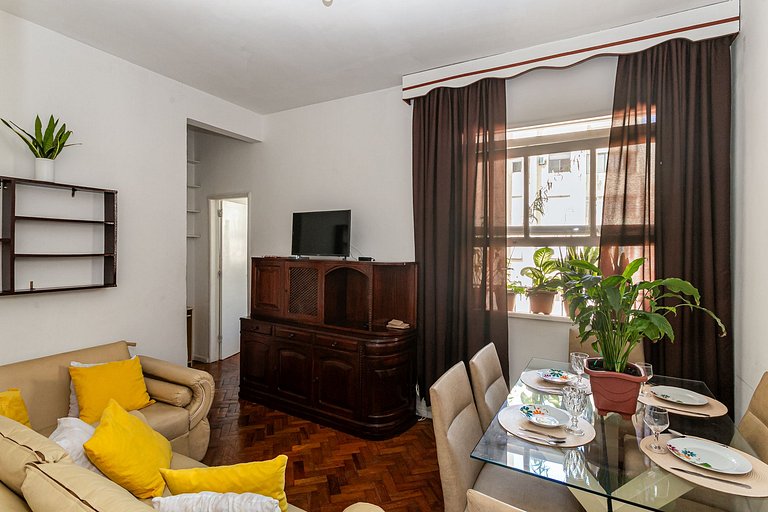 Classic Copacabana! Beach and Comfort