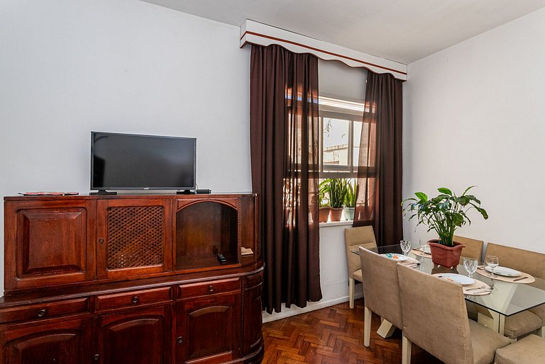 Classic Copacabana! Beach and Comfort
